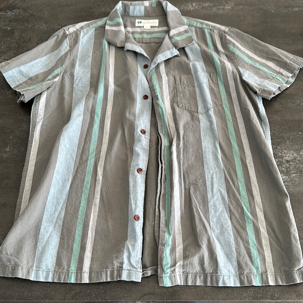 AERO button up